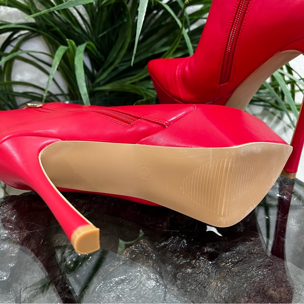 NEW Cape Robbin Lipstick Red Side Zip Platform Heeled Boots  Size 6 - Picture 8 of 9